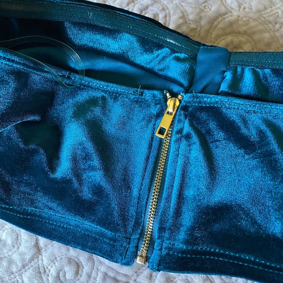 Two piece set - Picture 3 of 9